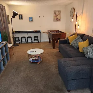 Centauri Vacation Rentals: 2-bedroom With Free Parking Apartment